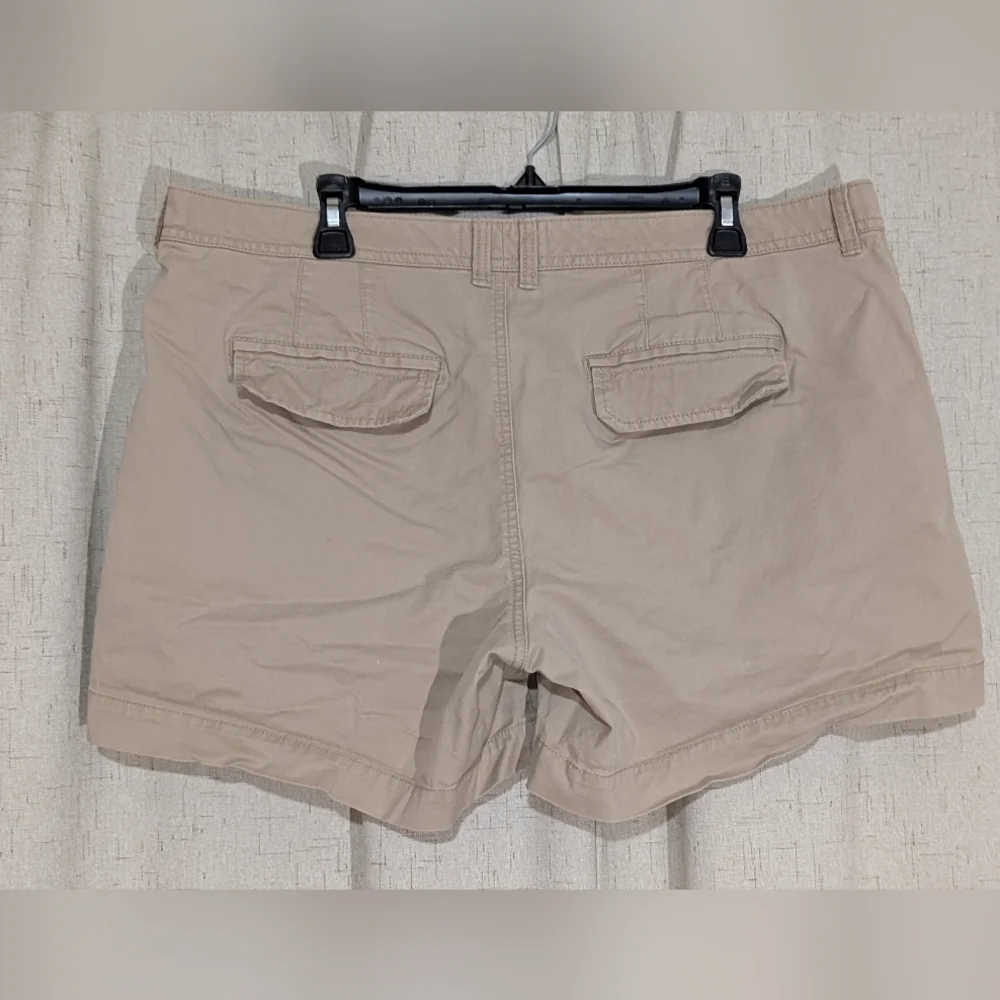 Old Navy Women's Tan Cargo Shorts